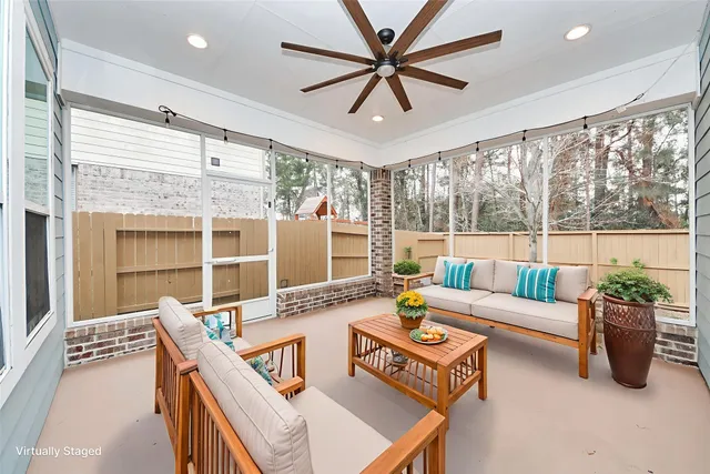 $2,400 | 211 Pleasant Hill Way, Conroe, TX 77304