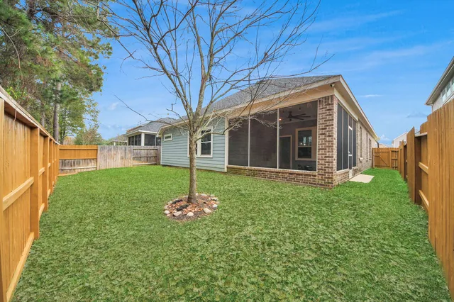 $2,400 | 211 Pleasant Hill Way, Conroe, TX 77304