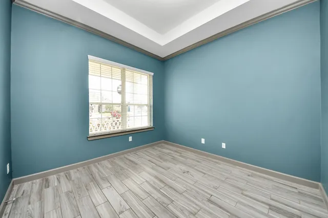 $2,400 | 211 Pleasant Hill Way, Conroe, TX 77304