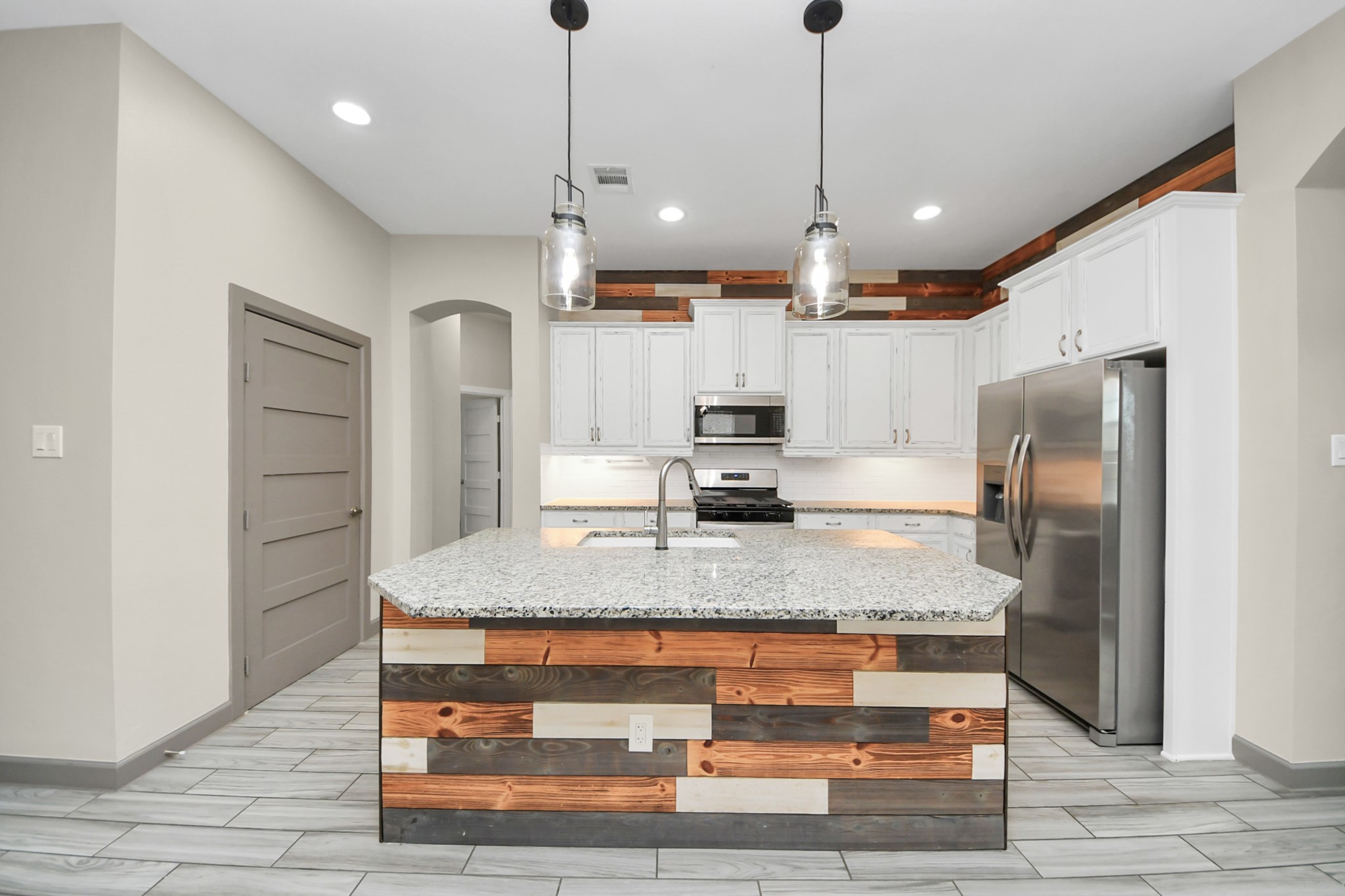 211 Pleasant Hill Way Conroe, TX 77304 - Photo 9 of 50 a view of a kitchen with kitchen island a counter top space stainless steel appliances and a chandelier