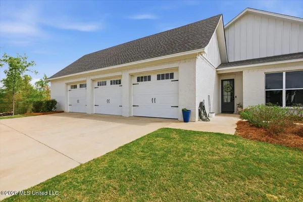 $999,999 | 1028 Honeysuckle Trail, Brandon, MS 39047