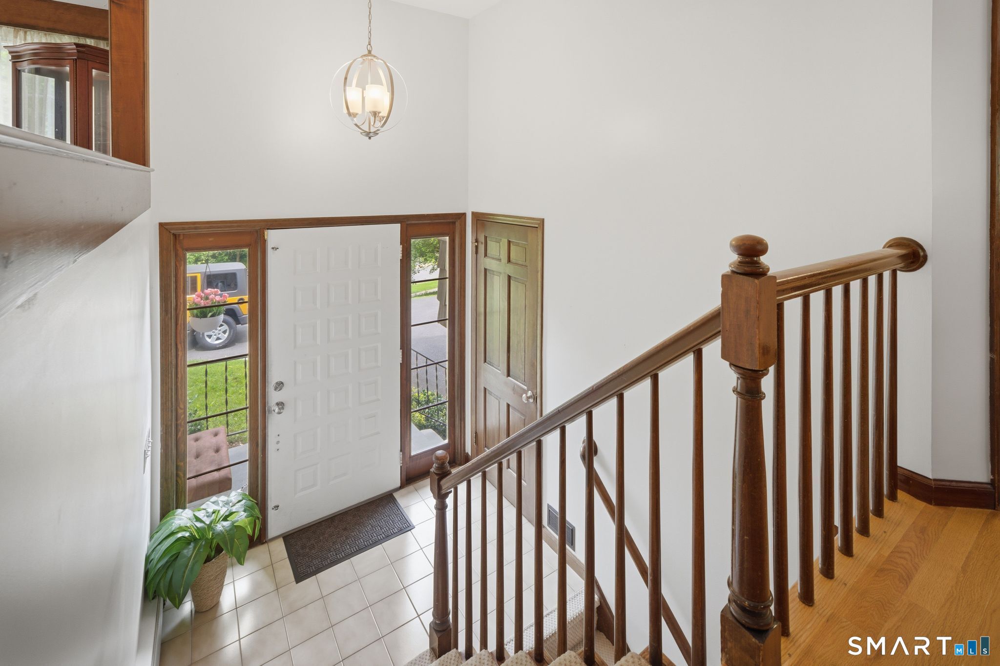 141 Founders Road Glastonbury, CT 06033 - Photo 7 of 40 Foyer/Entrance