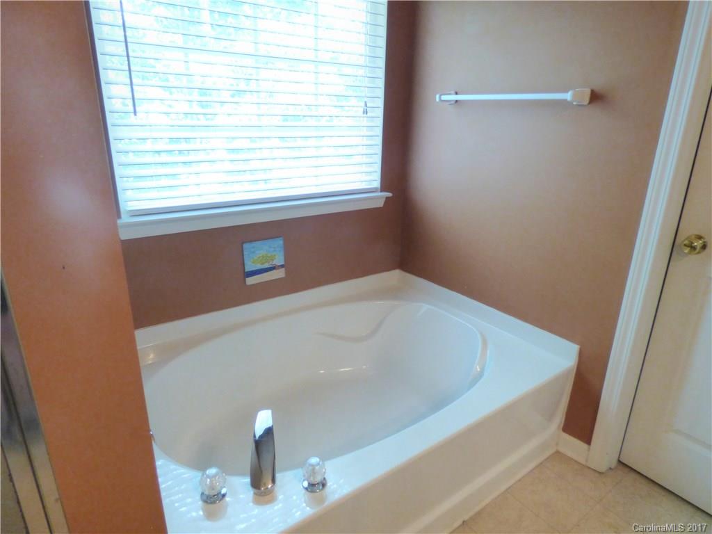 6606 Riva Ridge Court Charlotte, NC 28216 - Photo 15 of 23
