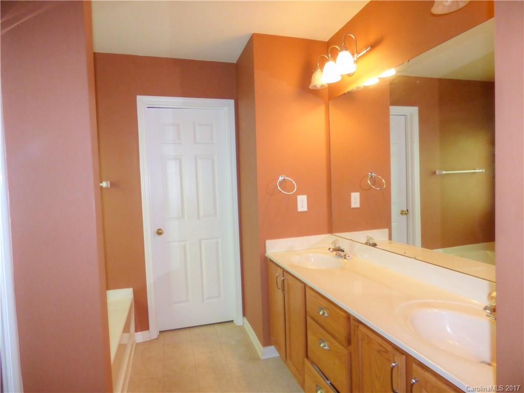 6606 Riva Ridge Court Charlotte, NC 28216 - Photo 16 of 23