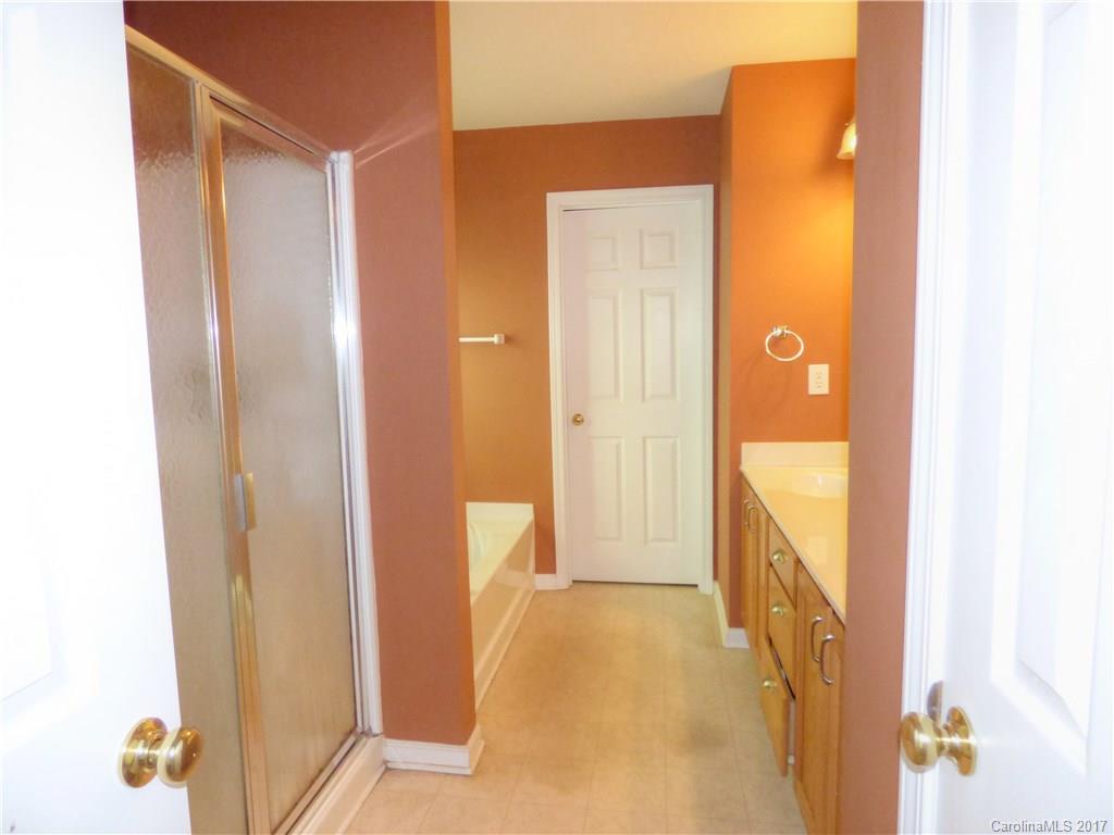 6606 Riva Ridge Court Charlotte, NC 28216 - Photo 17 of 23