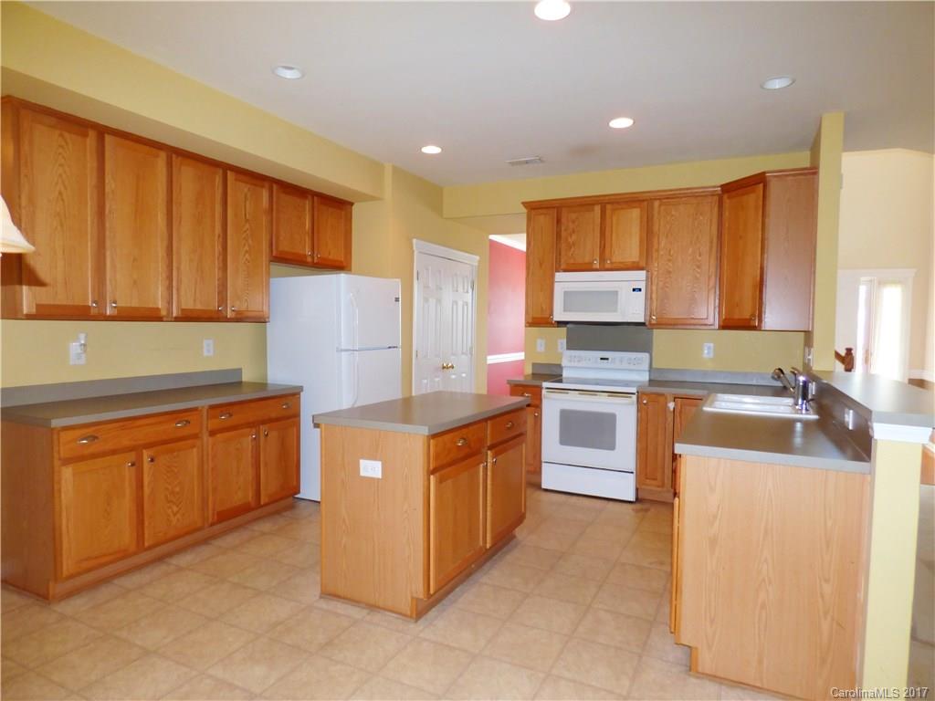 6606 Riva Ridge Court Charlotte, NC 28216 - Photo 4 of 23