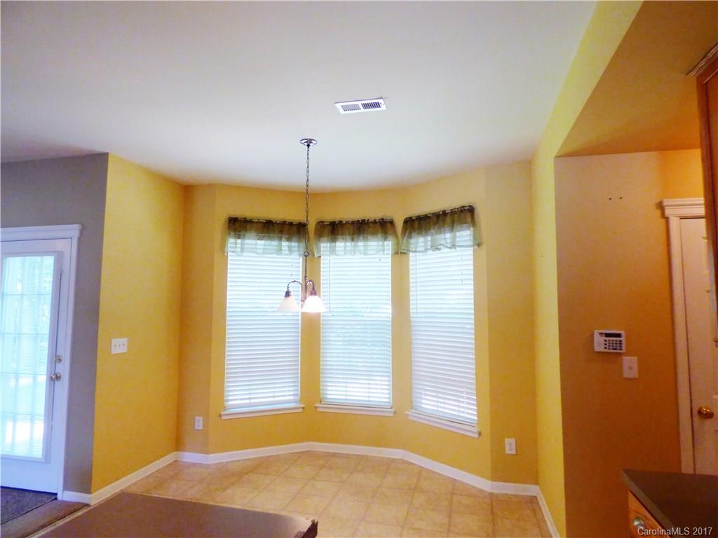 6606 Riva Ridge Court Charlotte, NC 28216 - Photo 5 of 23