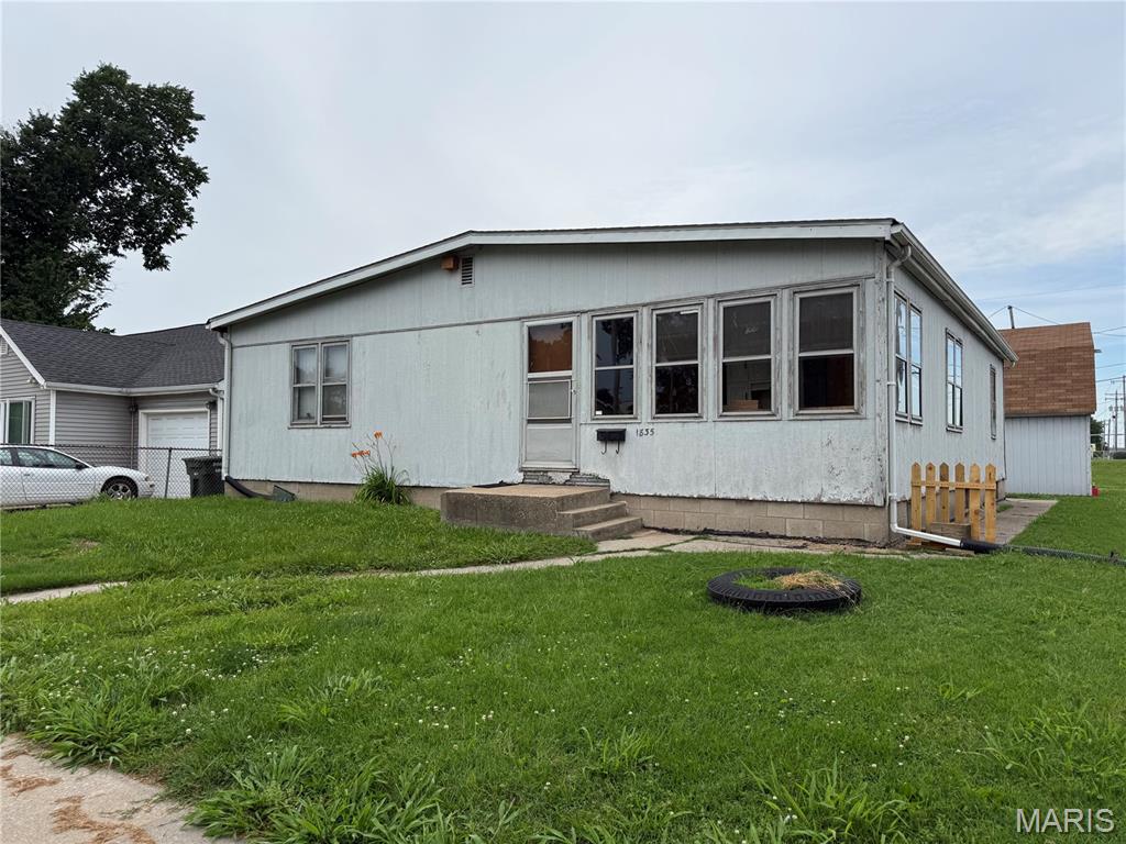 1835 Market Street Madison, IL 62060 - Photo 2 of 4