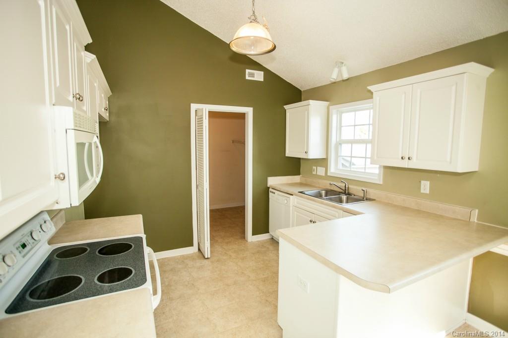 724 Kendall Green Road Fort Mill, SC 29715 - Photo 3 of 23 Gallery Image 3