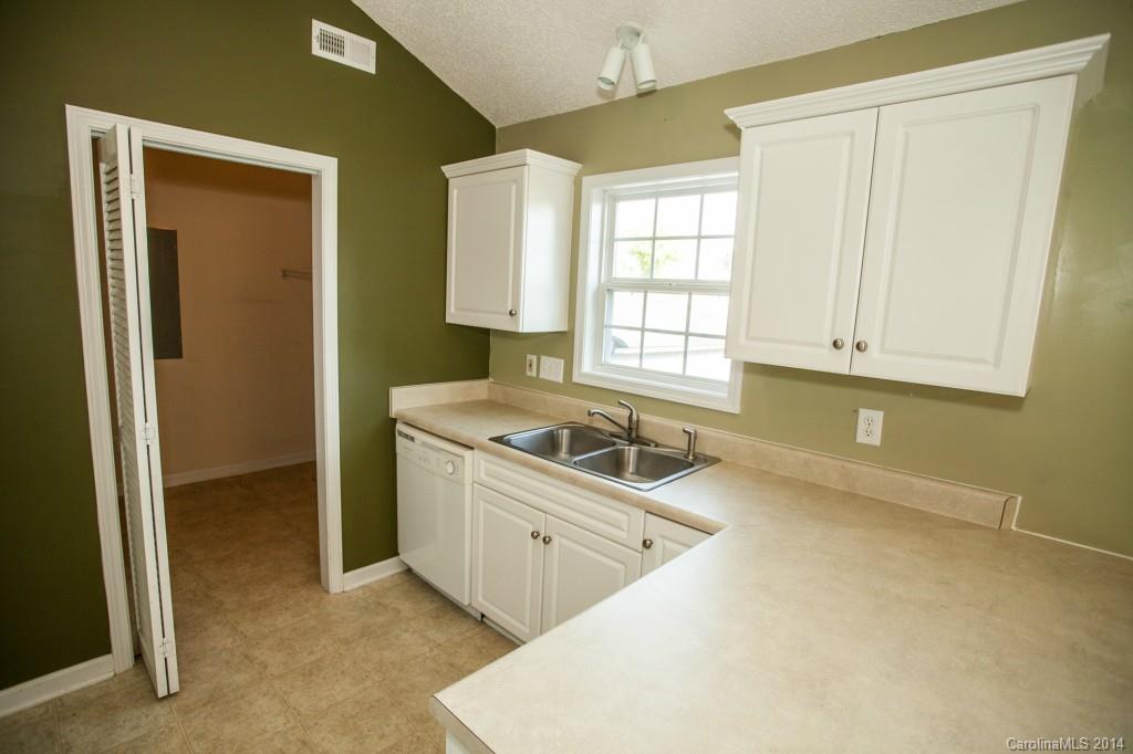 724 Kendall Green Road Fort Mill, SC 29715 - Photo 5 of 23 Gallery Image 5