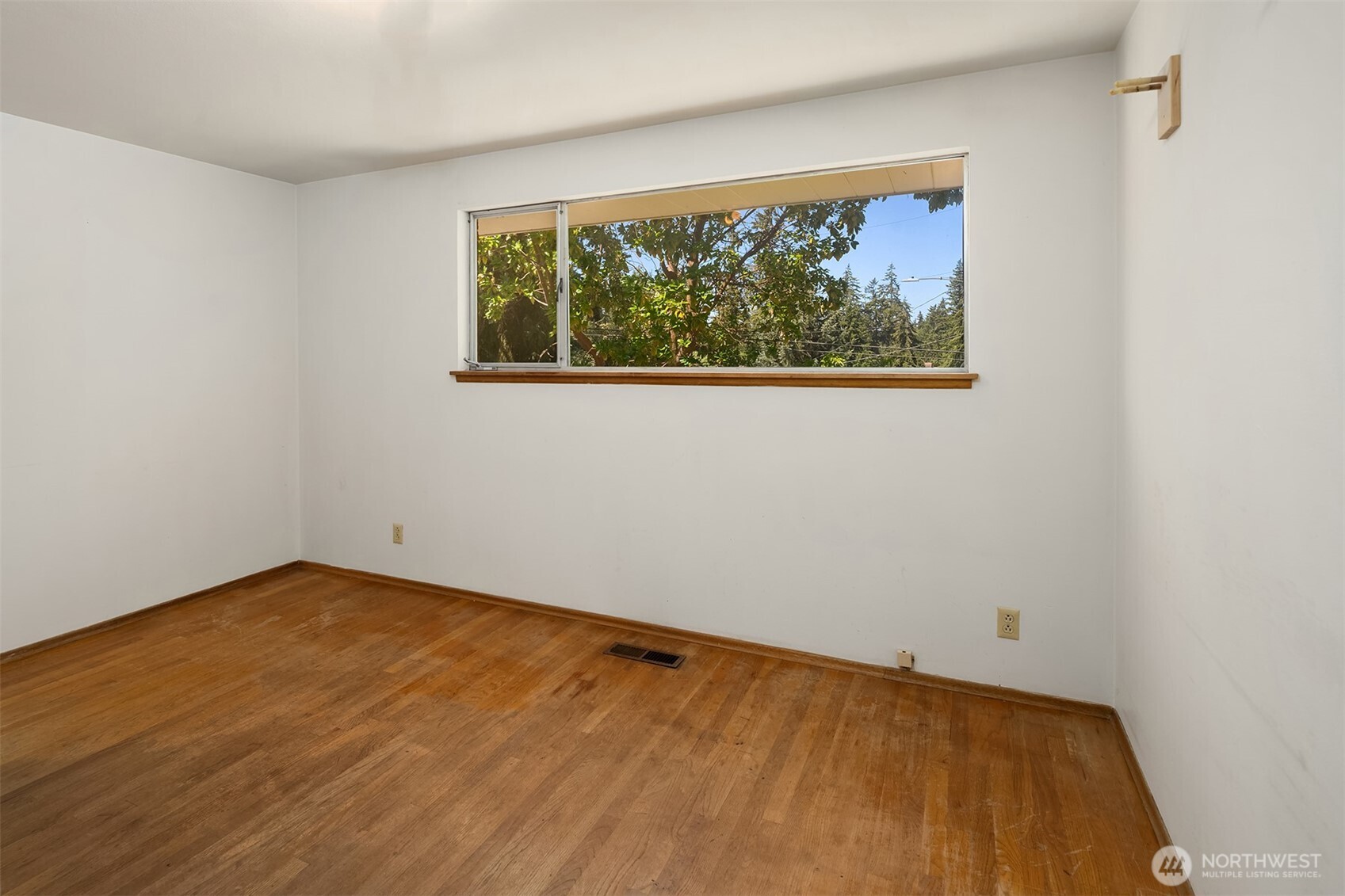 8725 Maple Lane Edmonds, WA 98026 - Photo 13 of 28