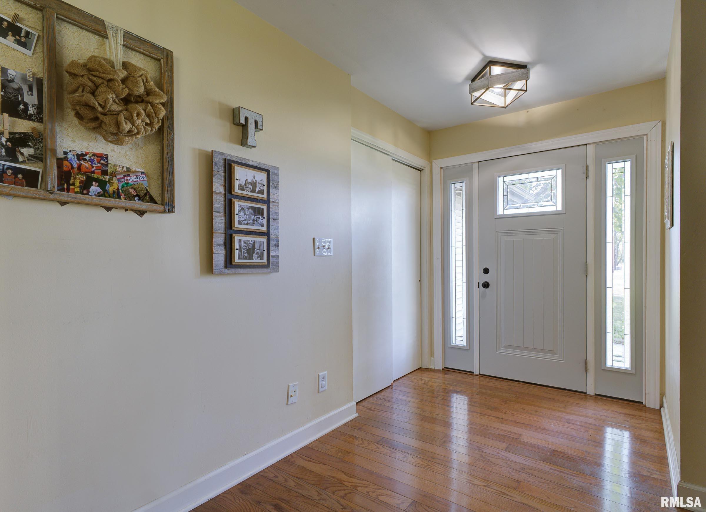 319 Robin Road Macomb, IL 61455 - Photo 3 of 34