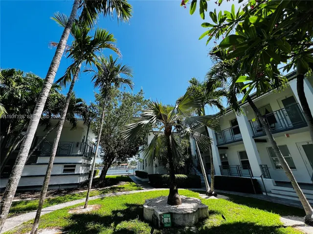 $2,700 | 946 Bay Drive, Unit 2, Miami Beach, FL 33141