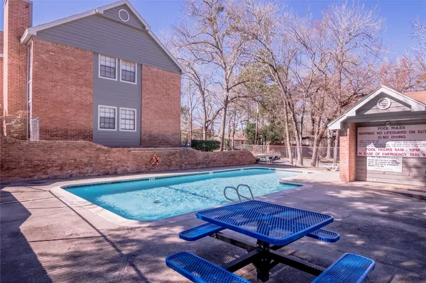 $1,100 | 2401 Sycamore Avenue, Unit B4, Huntsville, TX 77340