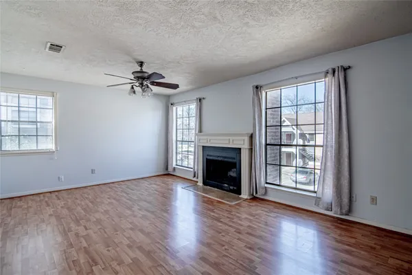$1,100 | 2401 Sycamore Avenue, Unit B4, Huntsville, TX 77340