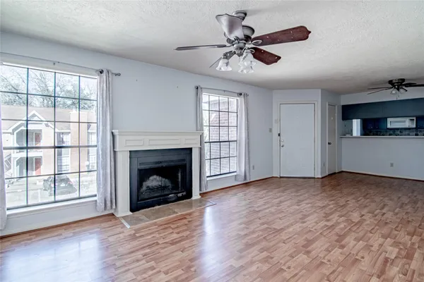 $1,100 | 2401 Sycamore Avenue, Unit B4, Huntsville, TX 77340