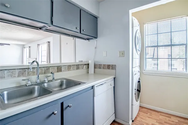 $1,100 | 2401 Sycamore Avenue, Unit B4, Huntsville, TX 77340