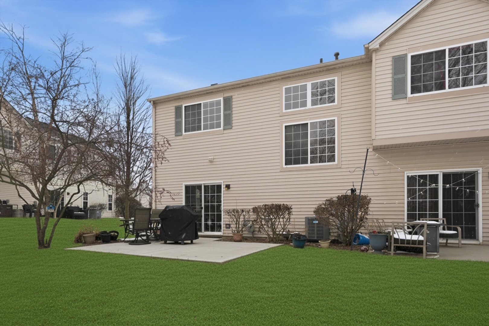 1110 Colonial Drive Joliet, IL 60432 - Photo 4 of 34 a front view of house with yard and green space