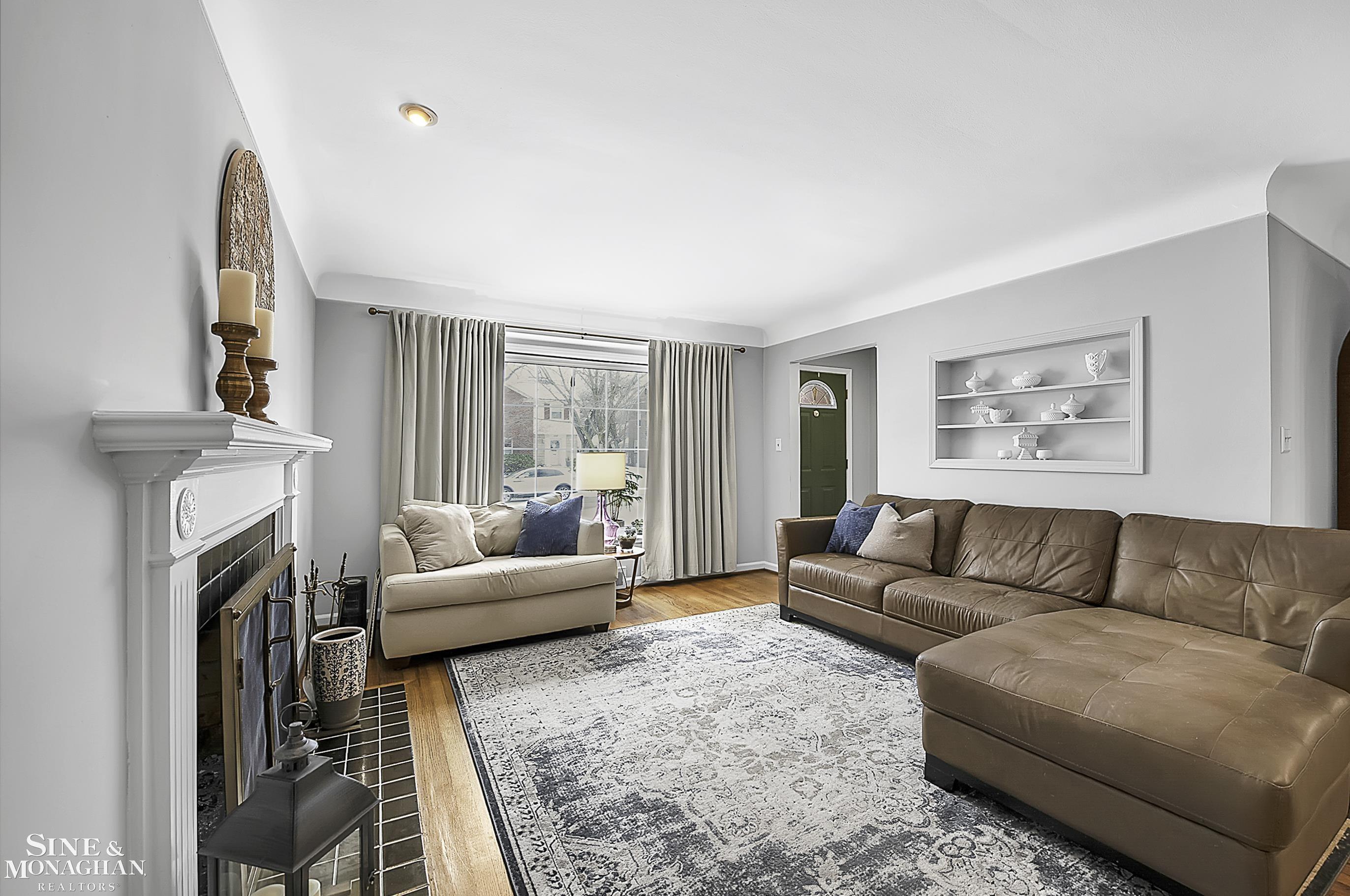 1356 Fairholme Road Grosse Pointe, MI 48236 - Photo 4 of 55 50100568-3.JPG
