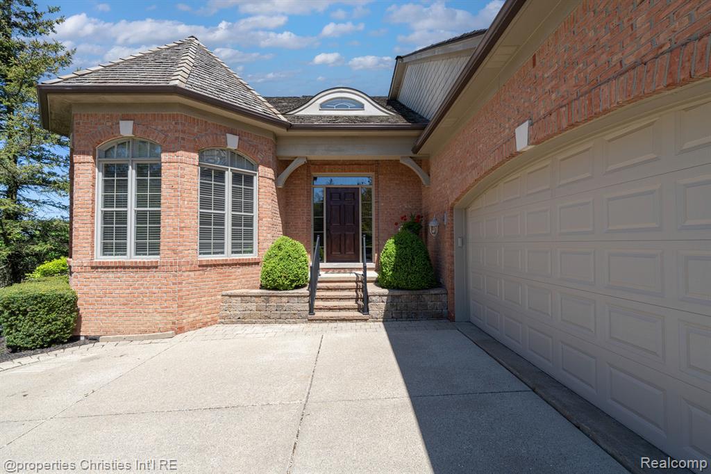 2590 Summerlin Court Rochester, MI 48306 - Photo 3 of 68 Gallery Image 3
