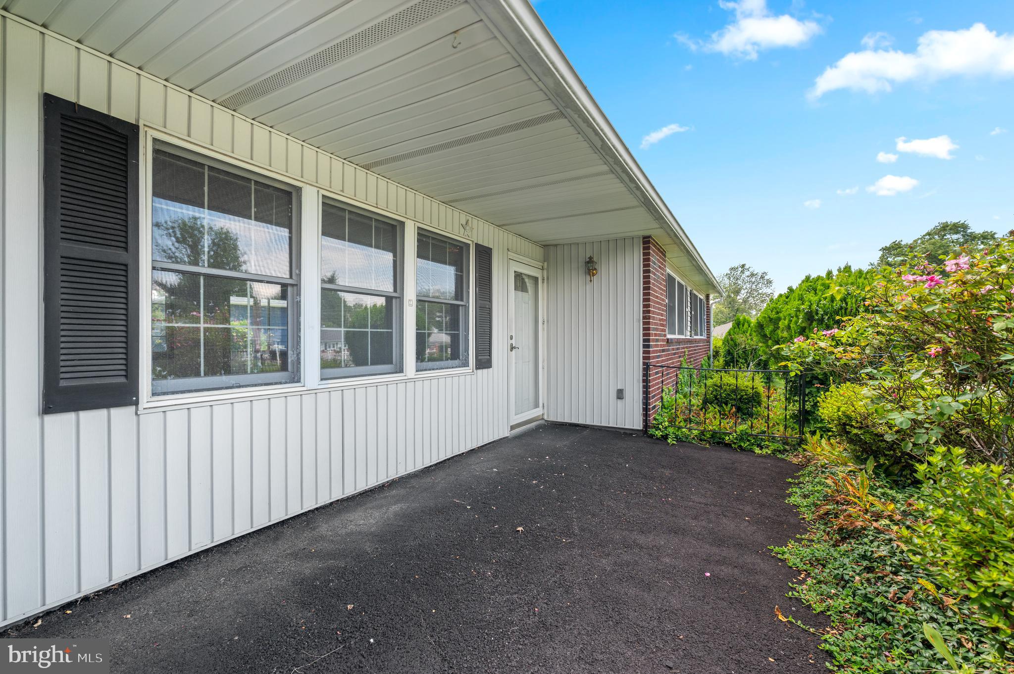 2944 Penn Square Road Norristown, PA 19401 - Photo 3 of 21 Large front porch