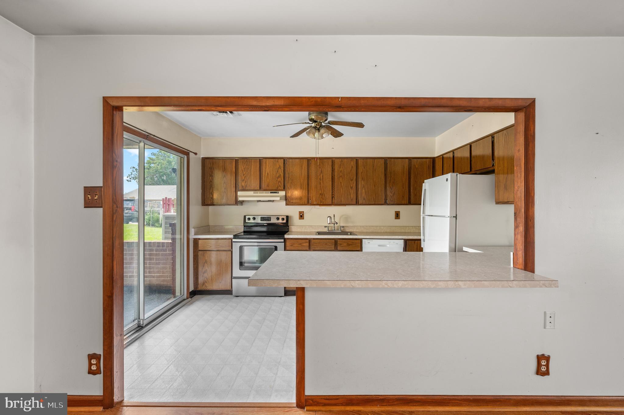 2944 Penn Square Road Norristown, PA 19401 - Photo 6 of 21 Spacious kitchen with breakfast bar