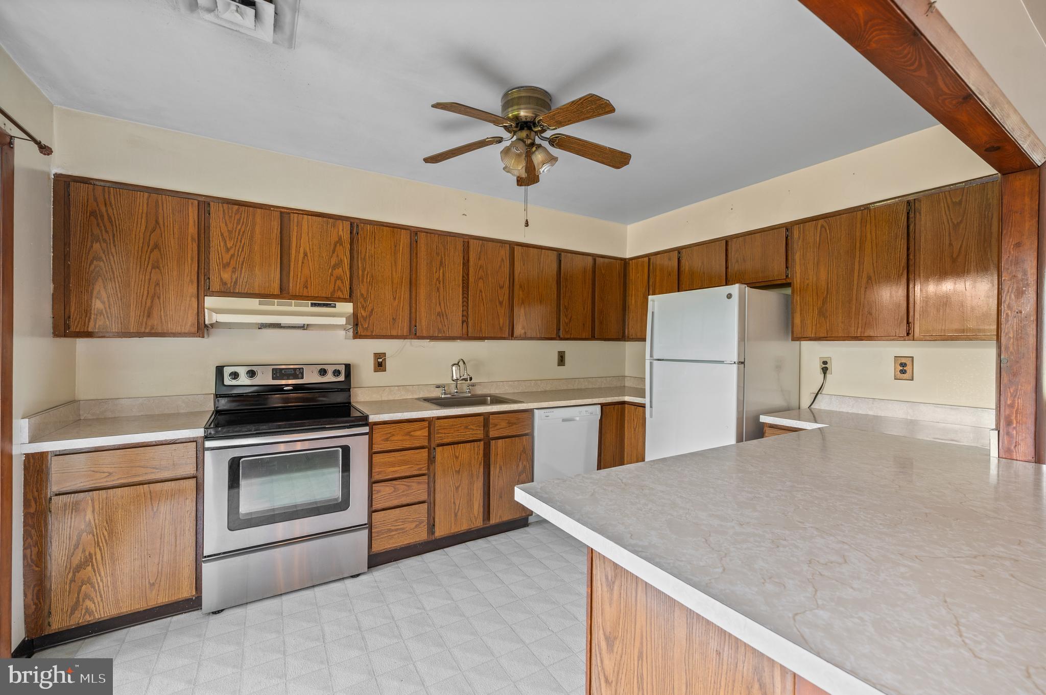 2944 Penn Square Road Norristown, PA 19401 - Photo 7 of 21 Great counter and cabinet space