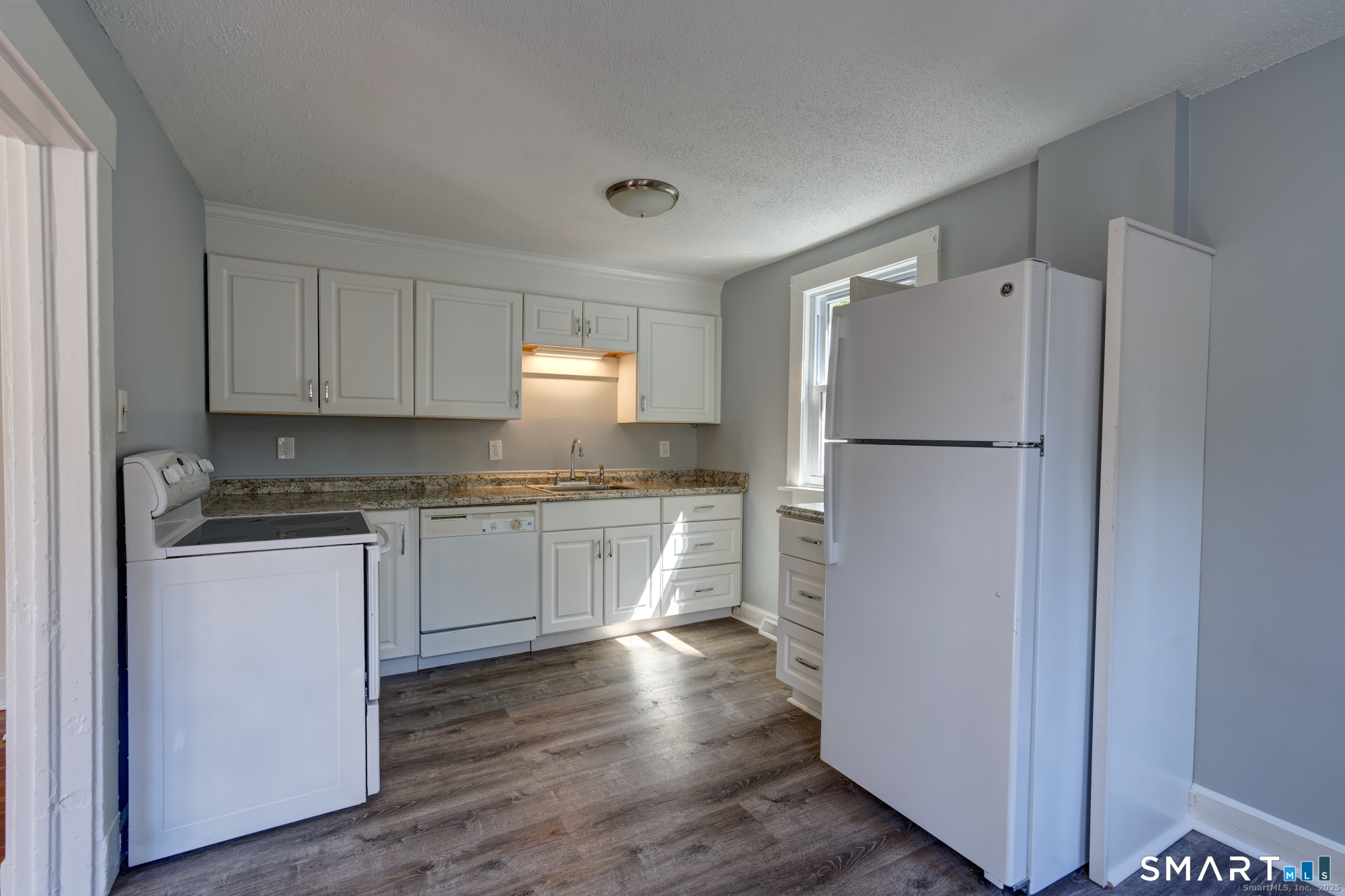 12 Addison Road Glastonbury, CT 06033 - Photo 5 of 12 REMODELED EAT -IN- KITCHEN