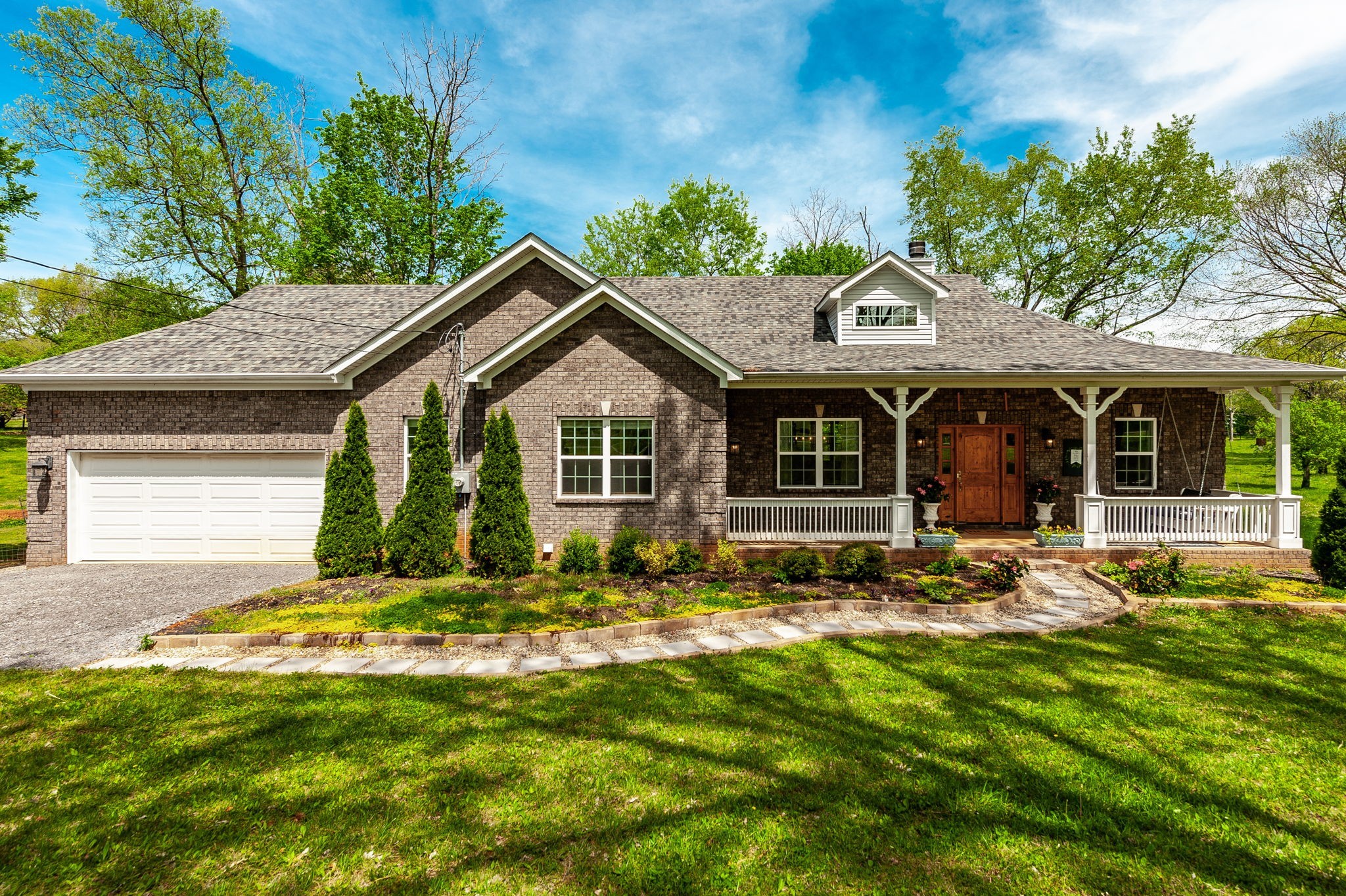 a view of a house with a yard