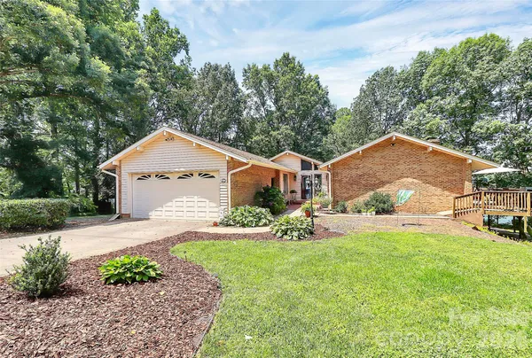 $825,000 | 160 Quail Hollow Drive, Kings Mountain, NC 28086