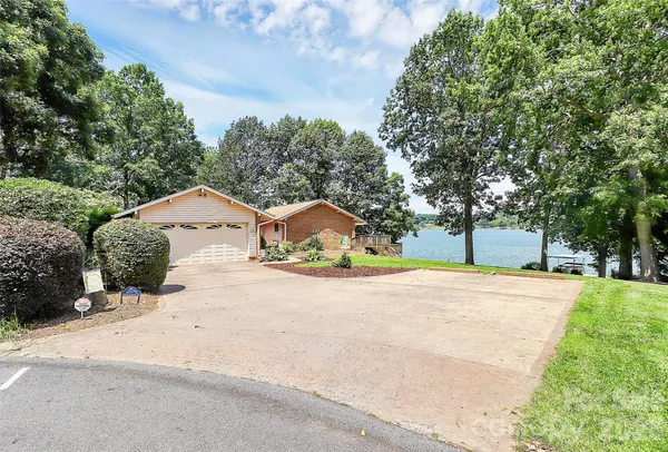 $825,000 | 160 Quail Hollow Drive, Kings Mountain, NC 28086