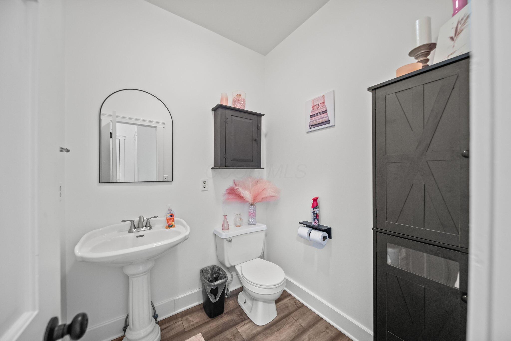 29814 Wolfe Road Circleville, OH 43113 - Photo 38 of 95 DOWNSTAIR HALFBATH