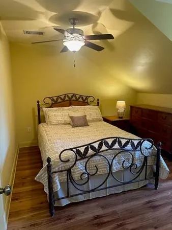 $1,100 | 404 Pine Street, Unit UP, Madisonville, LA 70447
