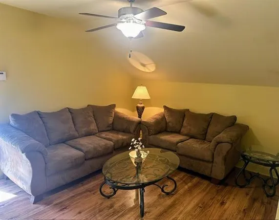 $1,100 | 404 Pine Street, Unit UP, Madisonville, LA 70447