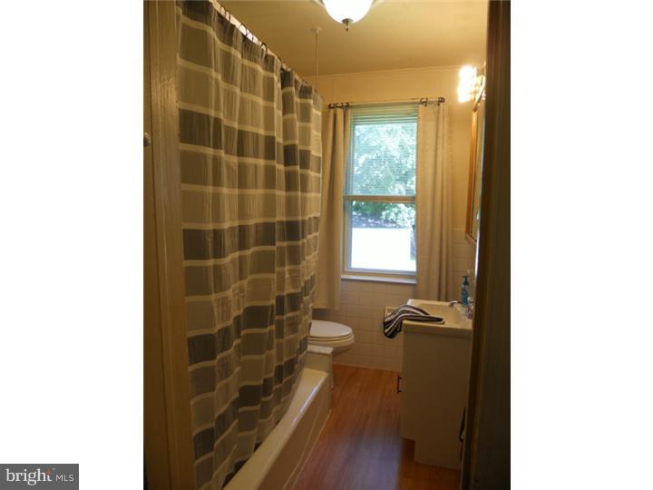 837 East Cathedral Road Philadelphia, PA 19128 - Photo 12 of 20 Bathroom