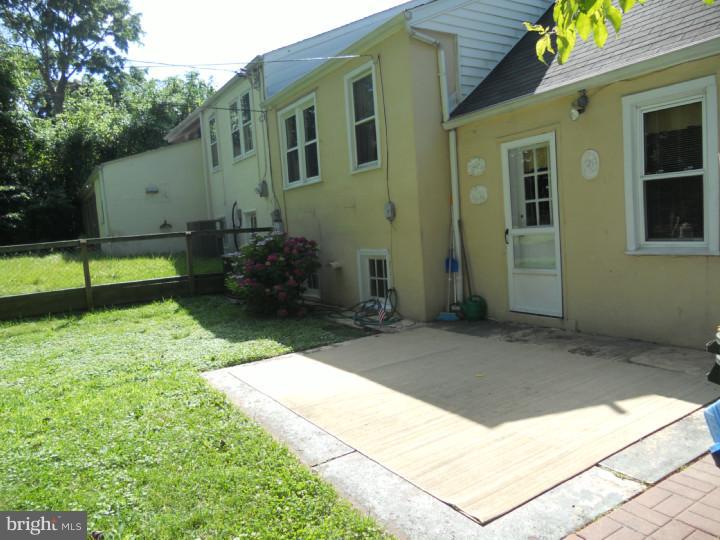 837 East Cathedral Road Philadelphia, PA 19128 - Photo 13 of 20 Exterior Back