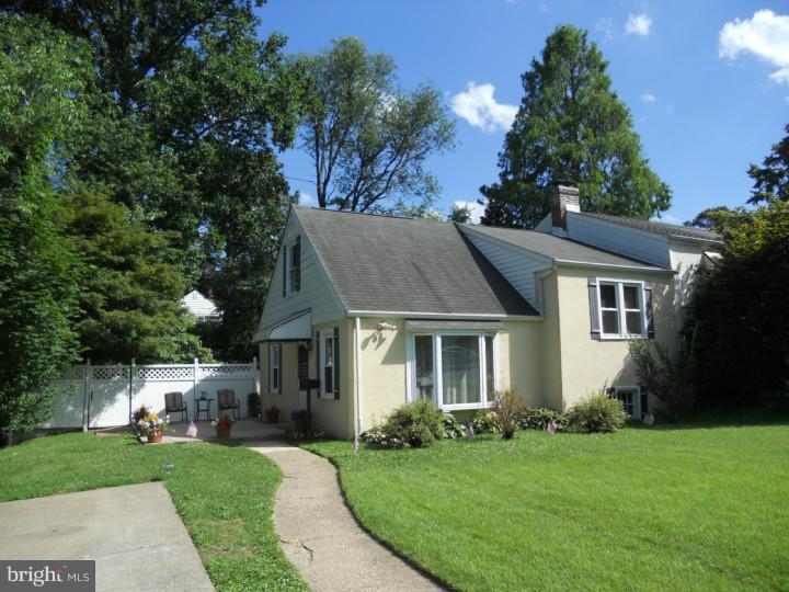 837 East Cathedral Road Philadelphia, PA 19128 - Photo 19 of 20 Driveway