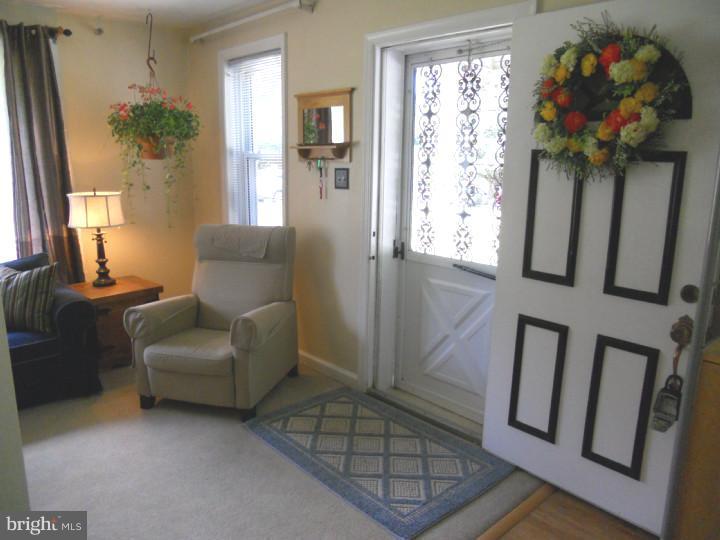 837 East Cathedral Road Philadelphia, PA 19128 - Photo 5 of 20 Living Room