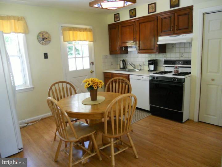 837 East Cathedral Road Philadelphia, PA 19128 - Photo 7 of 20 Kitchen