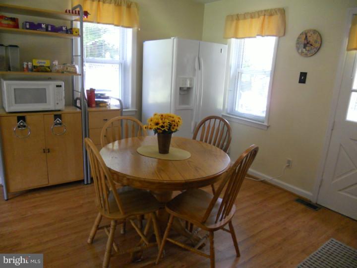 837 East Cathedral Road Philadelphia, PA 19128 - Photo 8 of 20 Kitchen
