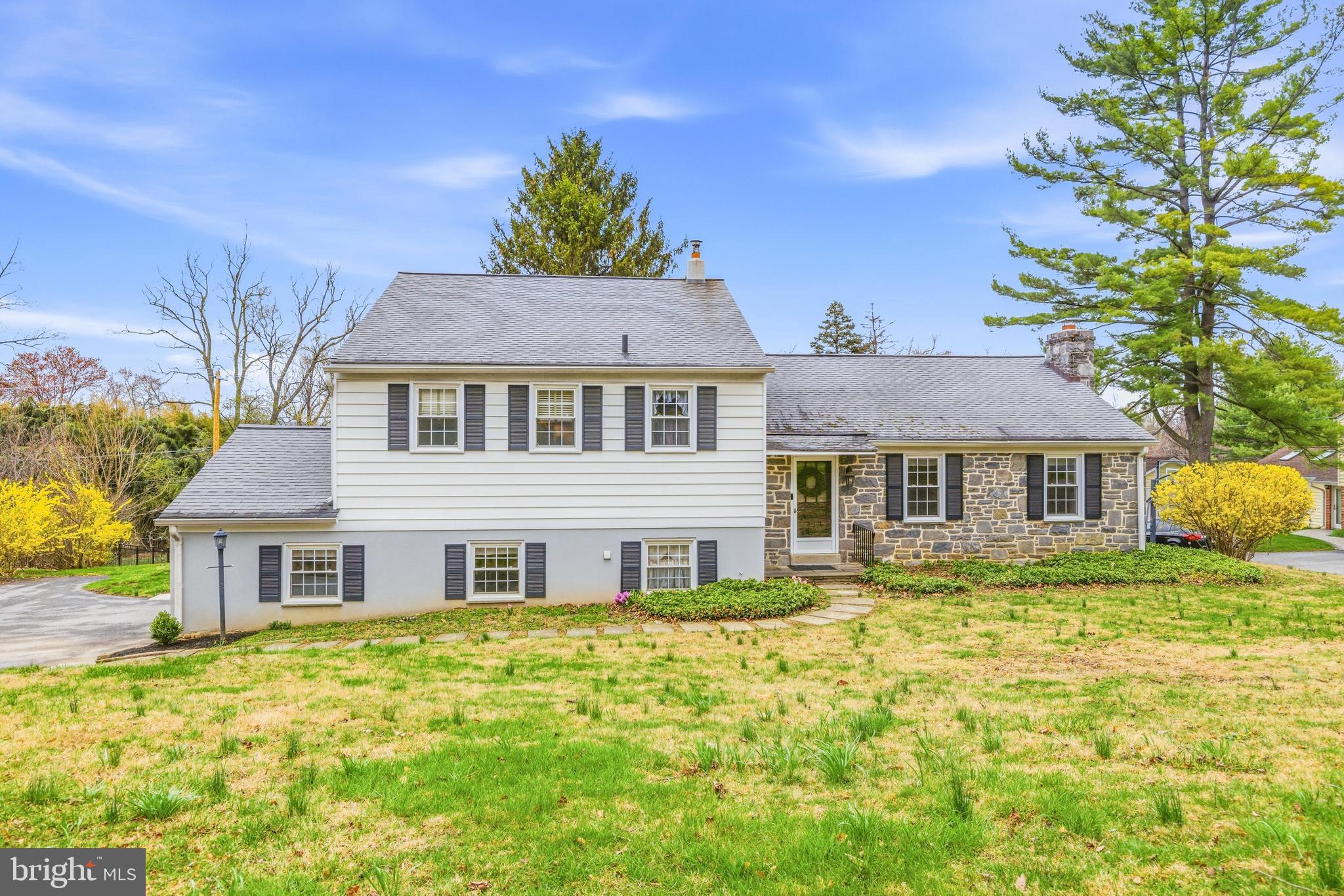 329 Devonshire Road Devon, PA 19333 - Photo 3 of 27