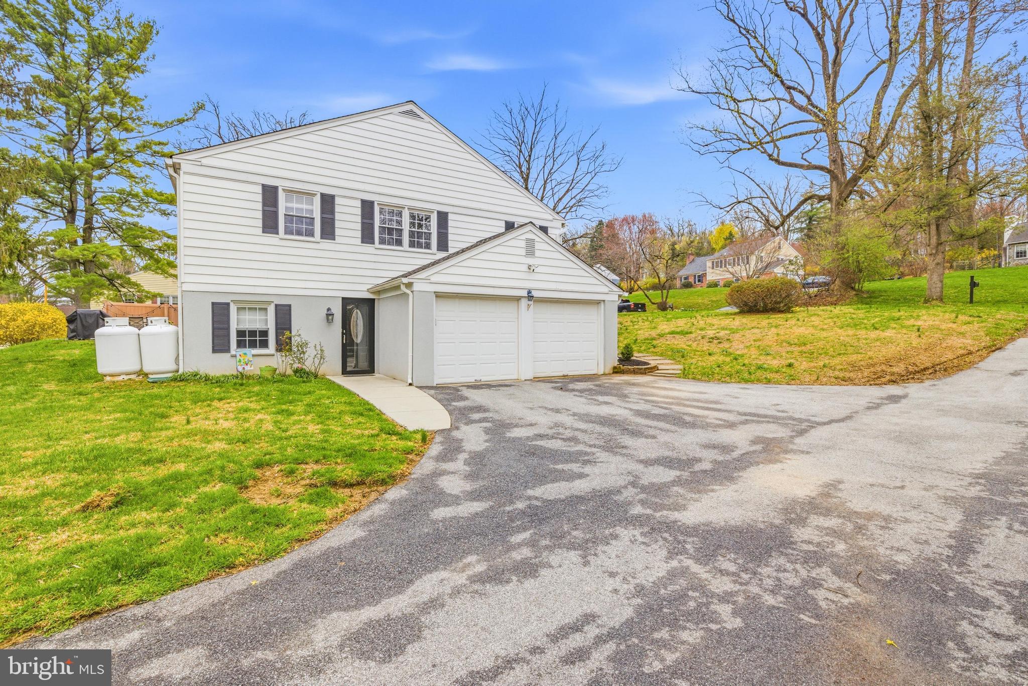 329 Devonshire Road Devon, PA 19333 - Photo 4 of 27