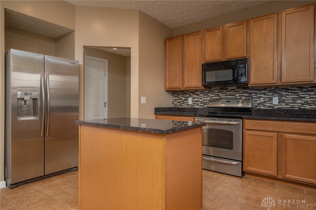 1883 Spring Ridge Court Xenia, OH 45385 - Photo 16 of 40