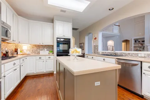 $739,000 | 150 Goldenvine Court, The Woodlands, TX 77382