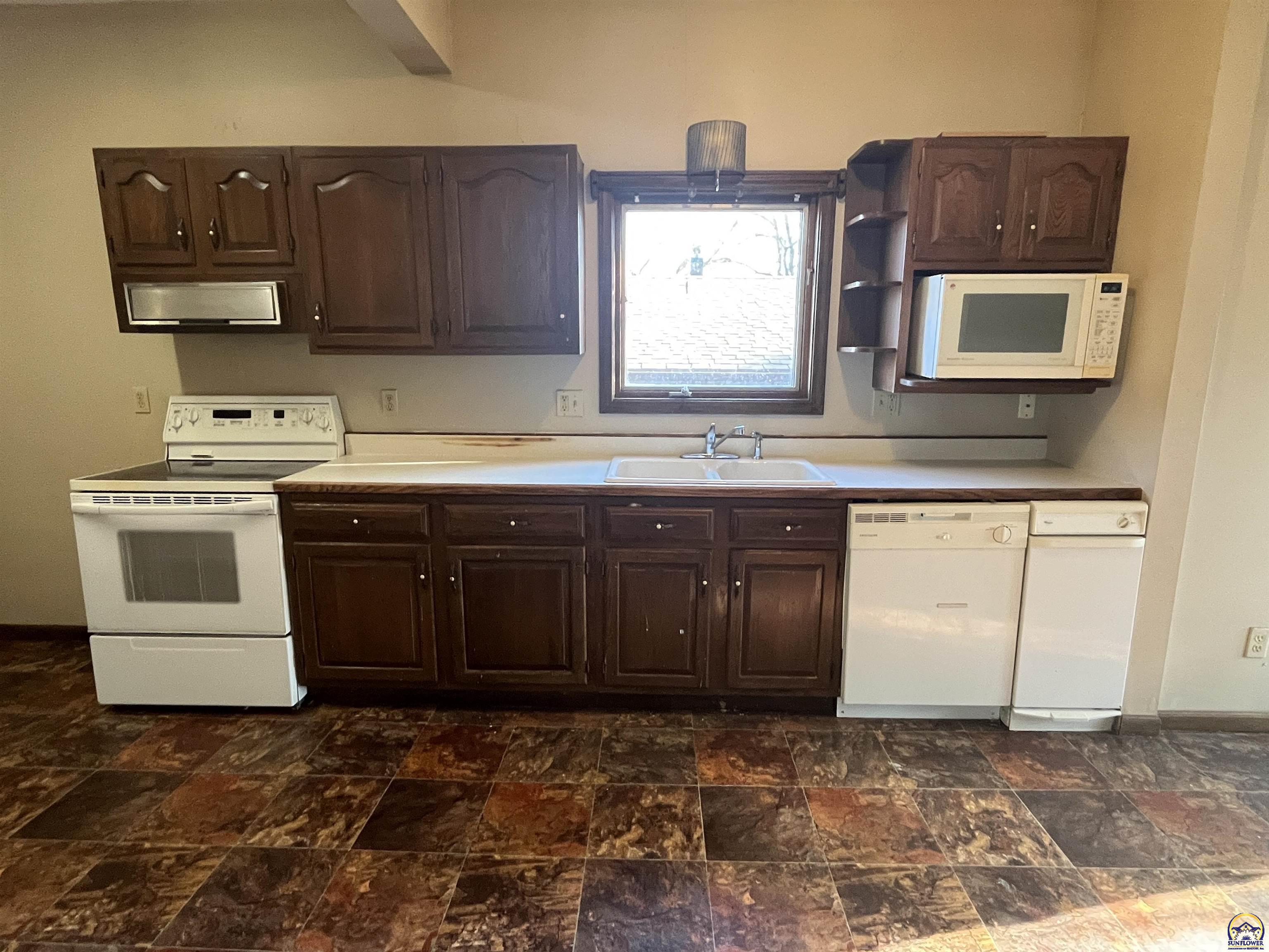 1237 Exchange Street Emporia, KS 66801 - Photo 5 of 20