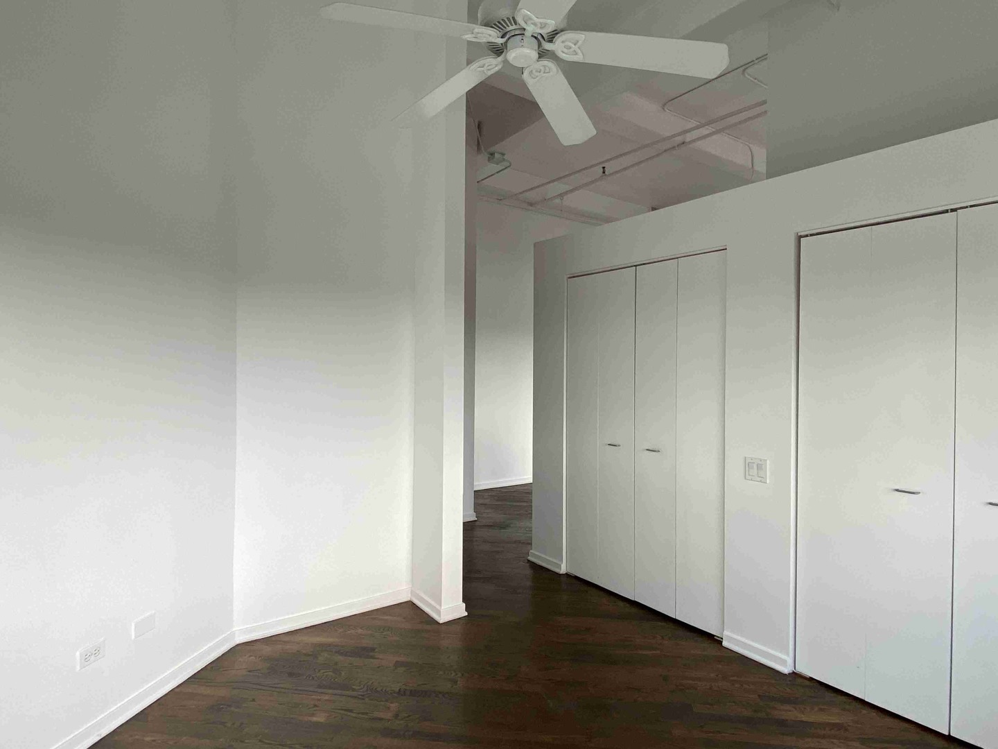 500 South Clinton Street, Unit 1017 Chicago, IL 60607 - Photo 9 of 11 a view of an empty room