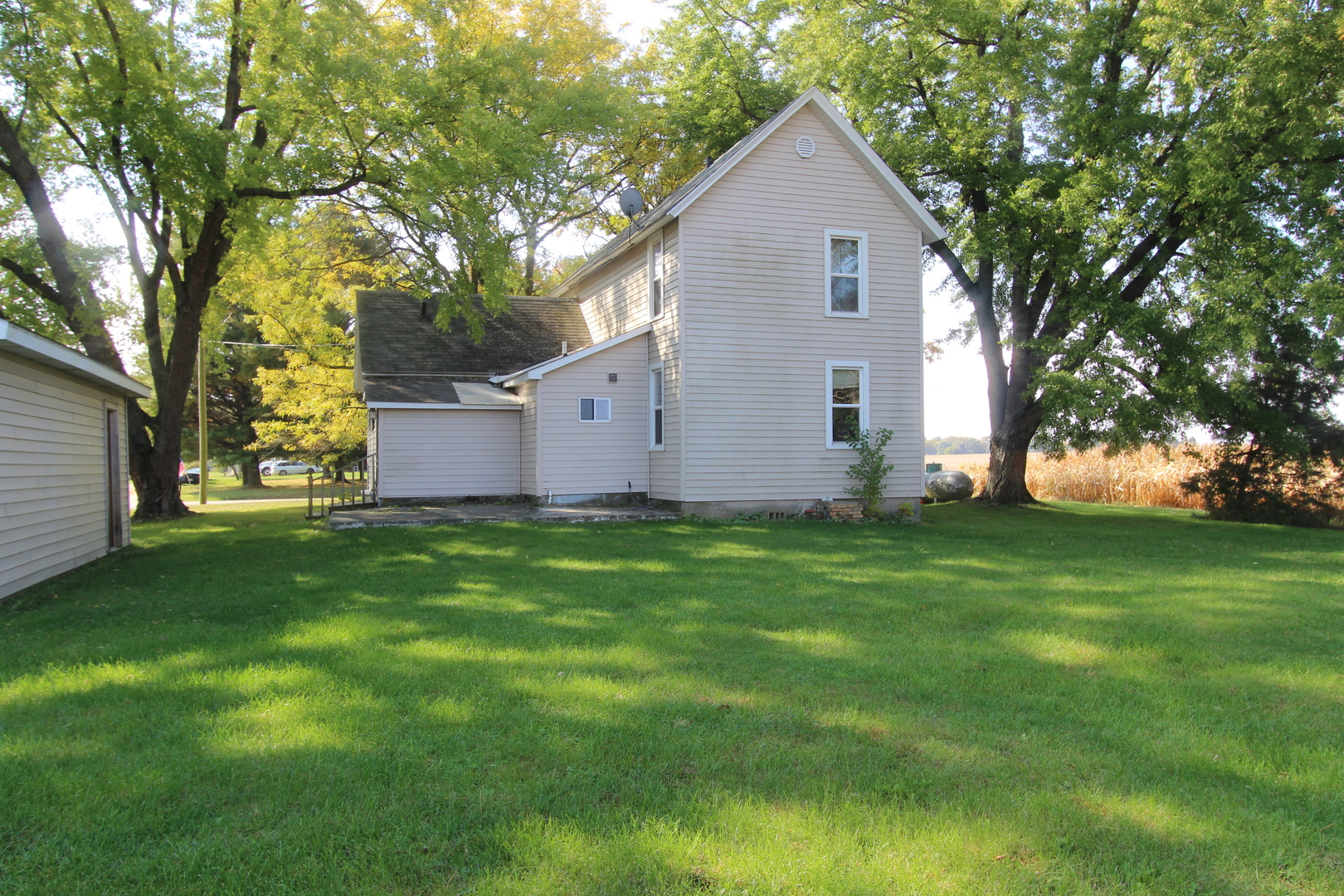 10714 Vanderkarr Road Hebron, IL 60034 - Photo 5 of 17 a view of a house with a yard