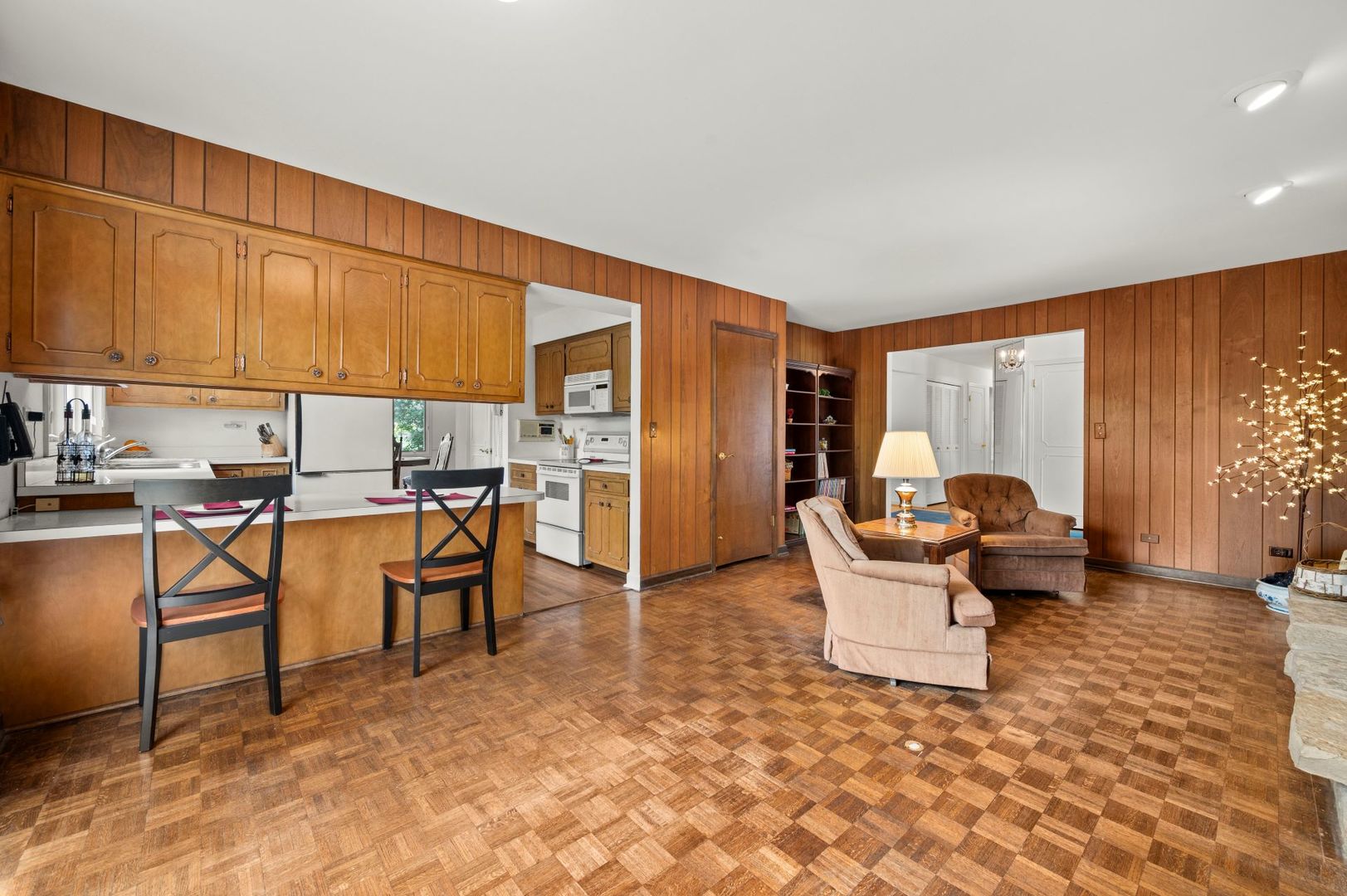 1612 Gamon Road Wheaton, IL 60189 - Photo 11 of 33 Gallery Image 11