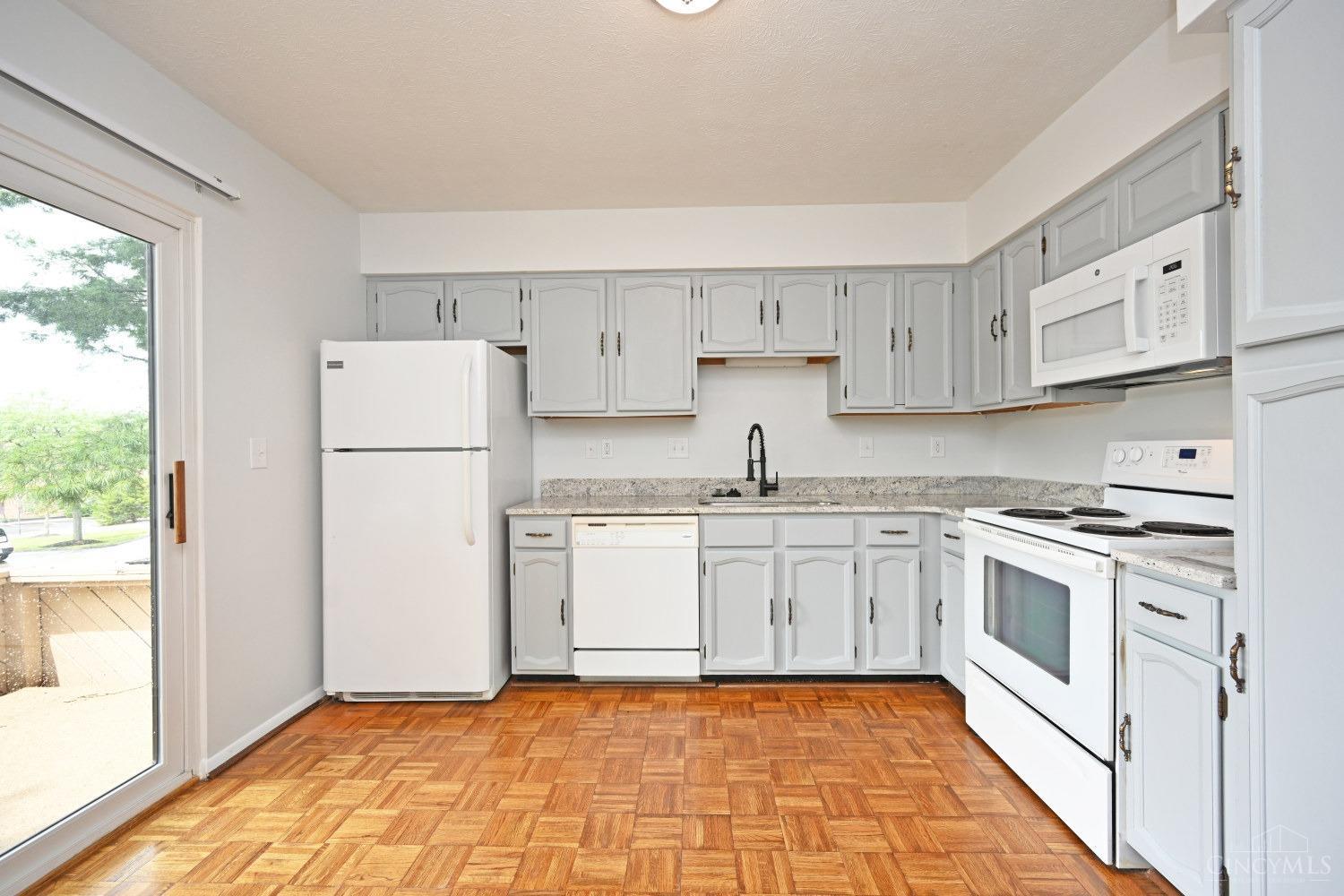 7284 East Galbraith Road Cincinnati, OH 45243 - Photo 13 of 58