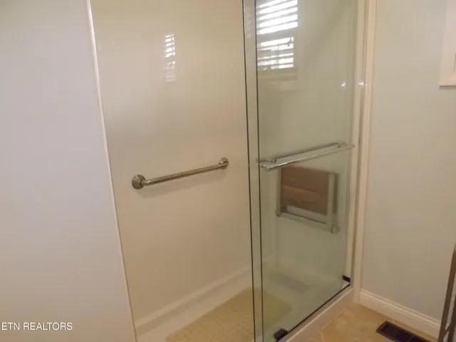 $550,000 | 829 Bristol Road, Harrogate, TN 37752